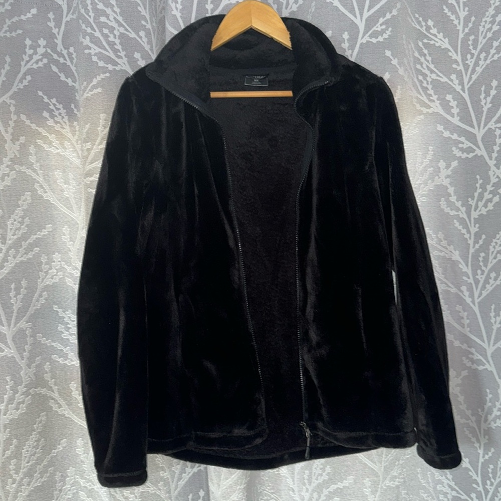 black sherpa zip up